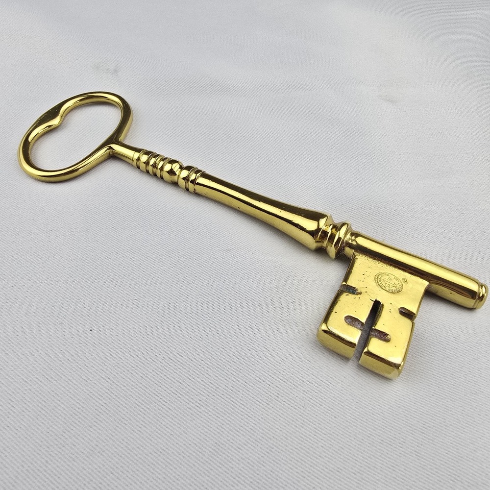 Virginia Metalcrafters Brass Skeleton Key Paperweight Colonial Williamsburg 8"